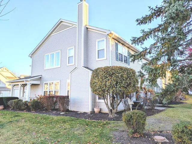 $2,500 | 2927 Falling Waters Lane, Lindenhurst, IL 60046