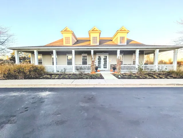 $2,500 | 2927 Falling Waters Lane, Lindenhurst, IL 60046