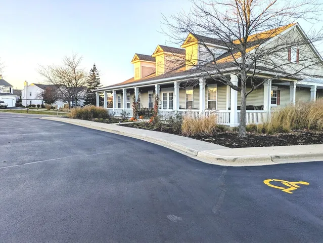 $2,500 | 2927 Falling Waters Lane, Lindenhurst, IL 60046