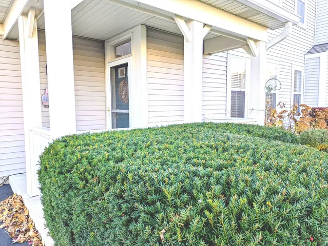 $2,500 | 2927 Falling Waters Lane, Lindenhurst, IL 60046