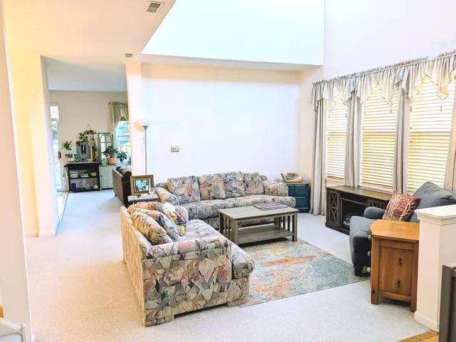 $2,500 | 2927 Falling Waters Lane, Lindenhurst, IL 60046