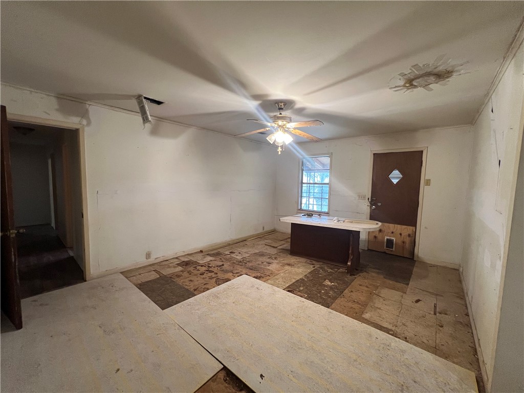 300 South Elm Avenue Cameron, TX 76520 - Photo 5 of 13