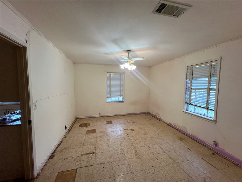 300 South Elm Avenue Cameron, TX 76520 - Photo 6 of 13