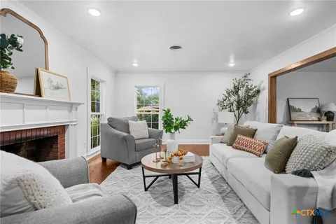 $430,000 | 615 West Royal Avenue, Temple, TX 76501
