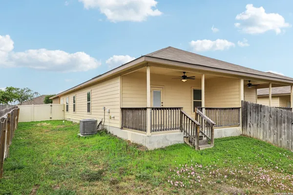 $1,550 | 219 Eugene Pass, New Braunfels, TX 78130