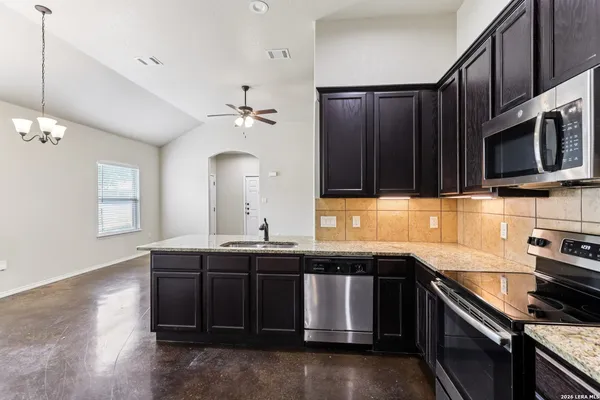 $1,550 | 219 Eugene Pass, New Braunfels, TX 78130