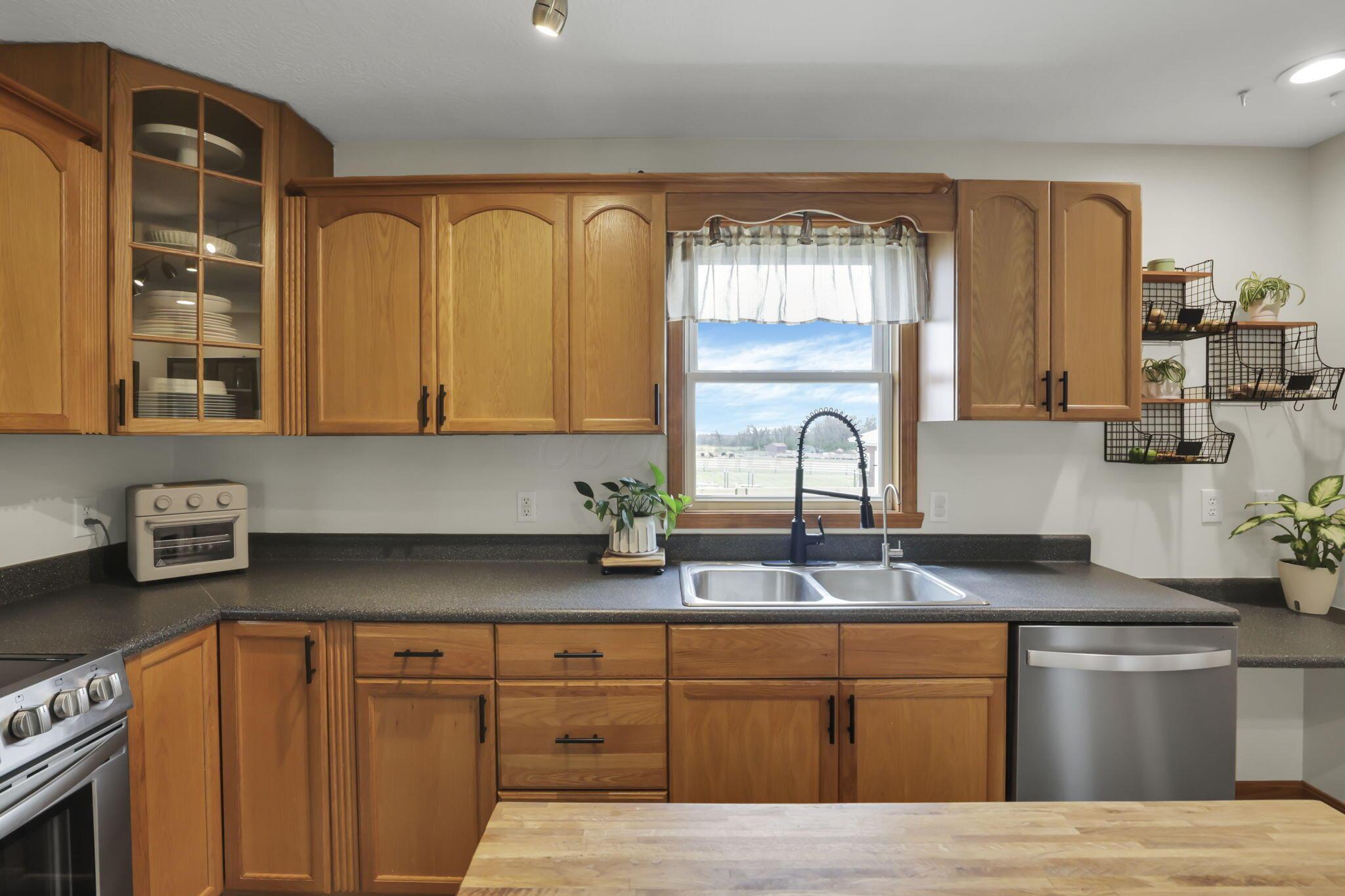 11851 Murlette Road Southwest Stoutsville, OH 43154 - Photo 14 of 44 Kitchen