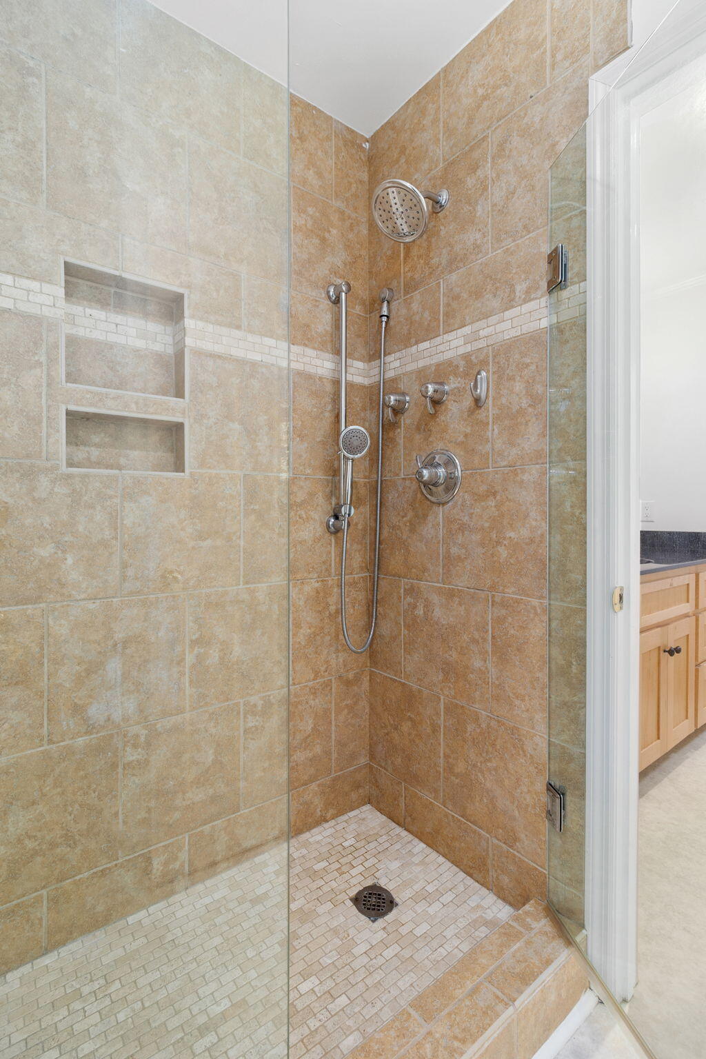 1808 Hidden Harbor Road Hixson, TN 37343 - Photo 34 of 73 main level hall bath