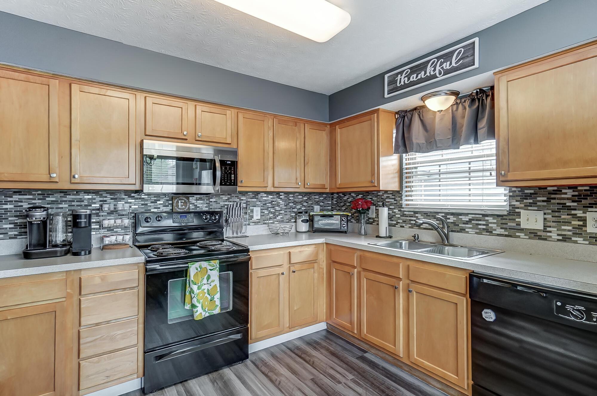 2533 Locksley Road Grove City, OH 43123 - Photo 9 of 34 Kitchen