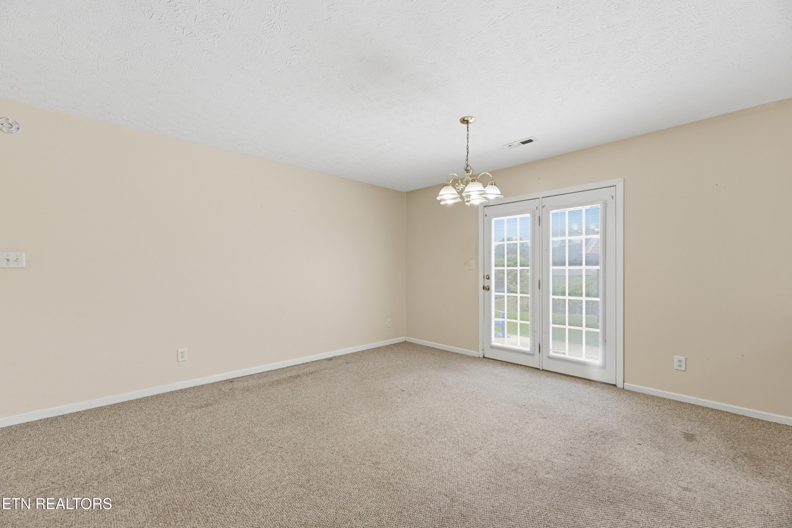 8039 Florence Gardens Road Knoxville, TN 37938 - Photo 8 of 28 Dining