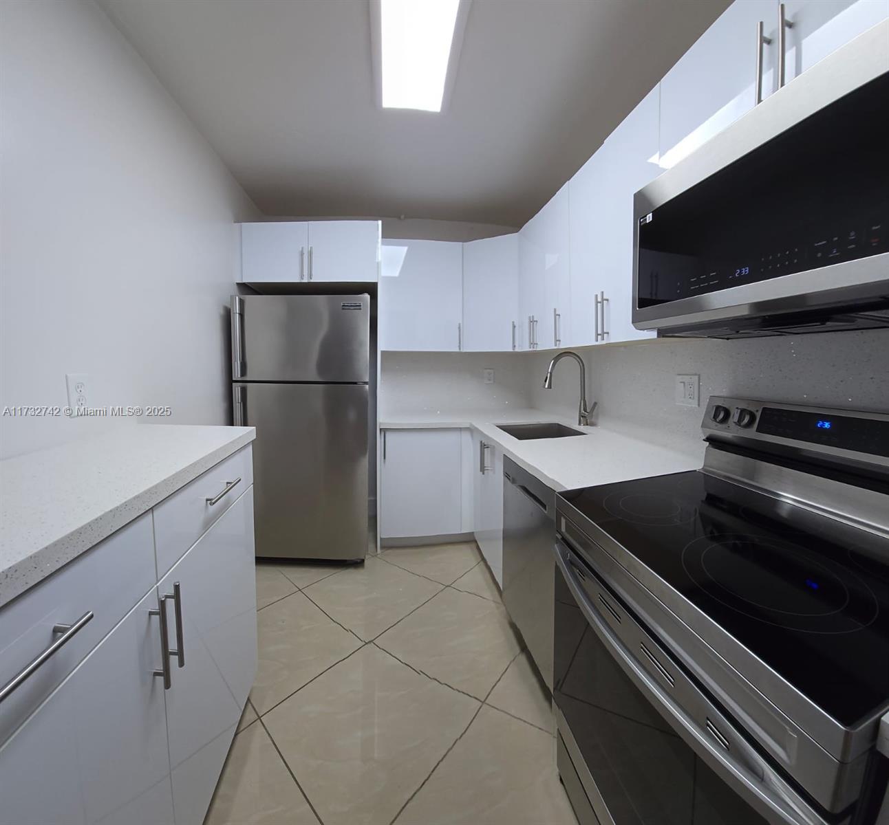 8411 Northwest 8th Street, Unit 302 Miami, FL 33126 - Photo 4 of 21