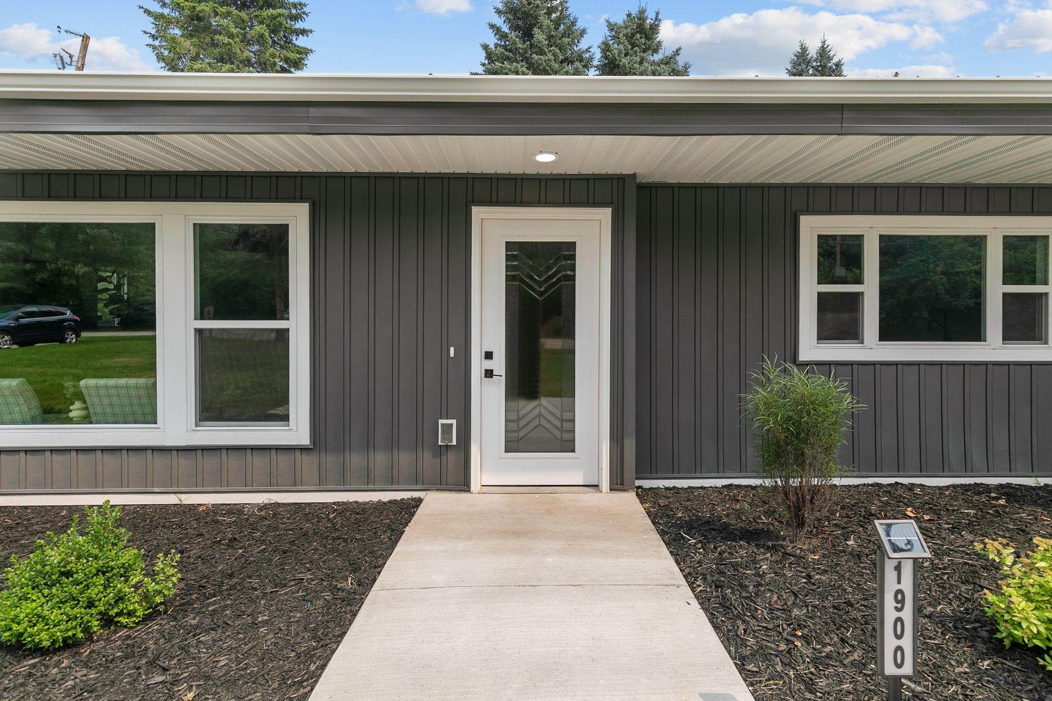 1900 Leonard Point Road Oshkosh, WI 54904 - Photo 4 of 36