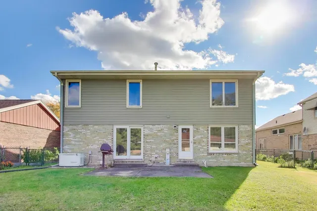 $639,000 | 404 Tracy Terrace, Des Plaines, IL 60016