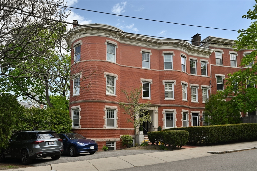 8 Colbourne Crescent, Unit 3 Brookline, MA 02445 - Photo 1 of 42