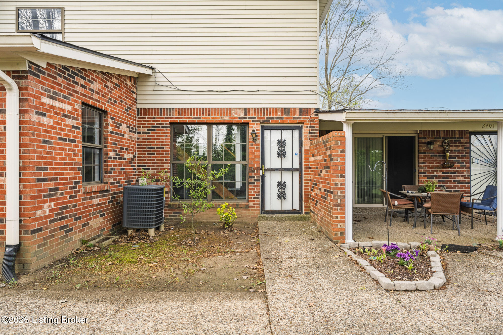 2905 Fordhaven Road Louisville, KY 40214 - Photo 3 of 32 2905 Fordhaven Rd-3