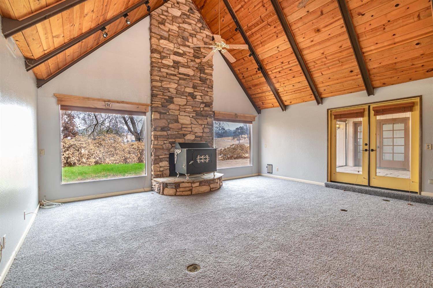 22235 Frontier Road Clovis, CA 93619 - Photo 12 of 31 Family room opens out to screened in patio.