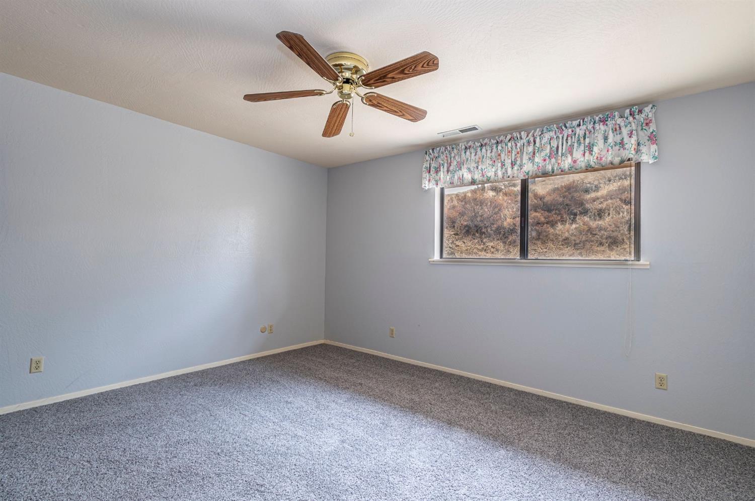 22235 Frontier Road Clovis, CA 93619 - Photo 21 of 31 Third bedroom.