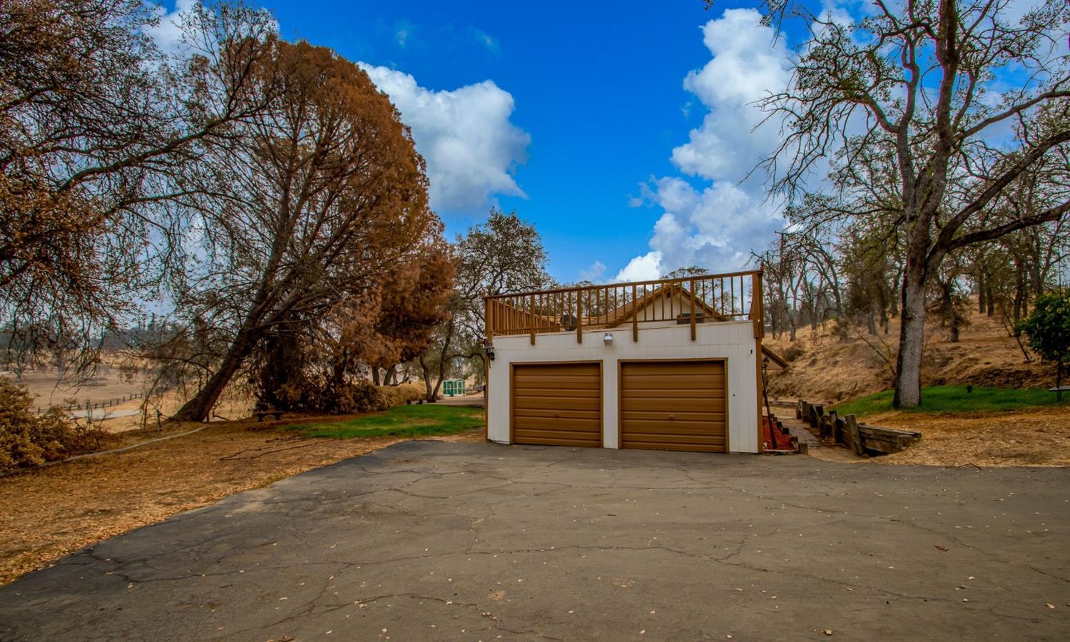 22235 Frontier Road Clovis, CA 93619 - Photo 26 of 31 Primary garage from main driveway.