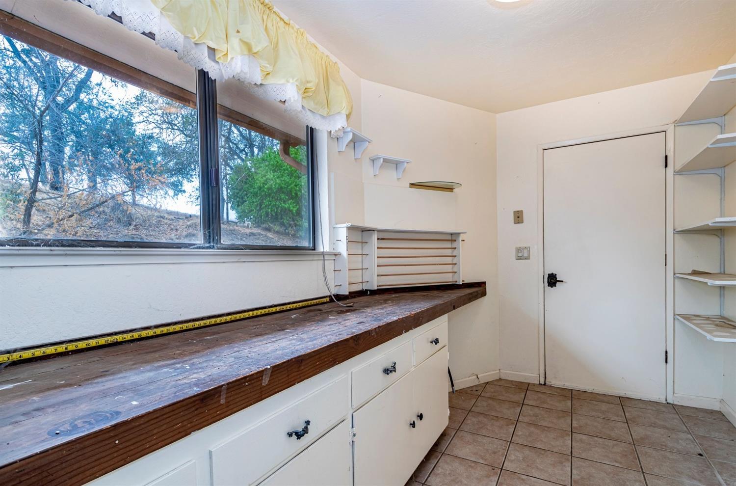 22235 Frontier Road Clovis, CA 93619 - Photo 28 of 31 Project room between laundry room and main garage.