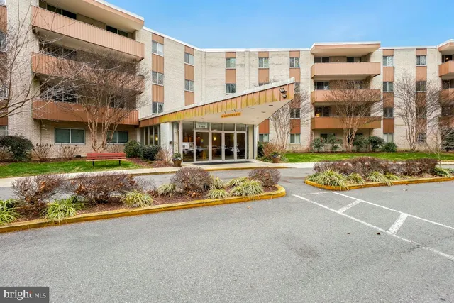 $2,350 | 7505 Democracy Boulevard, Unit A428, Bethesda, MD 20817