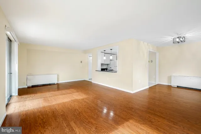 $2,350 | 7505 Democracy Boulevard, Unit A428, Bethesda, MD 20817