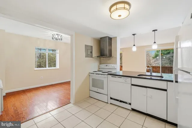 $2,350 | 7505 Democracy Boulevard, Unit A428, Bethesda, MD 20817