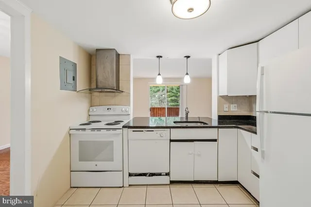 $2,350 | 7505 Democracy Boulevard, Unit A428, Bethesda, MD 20817