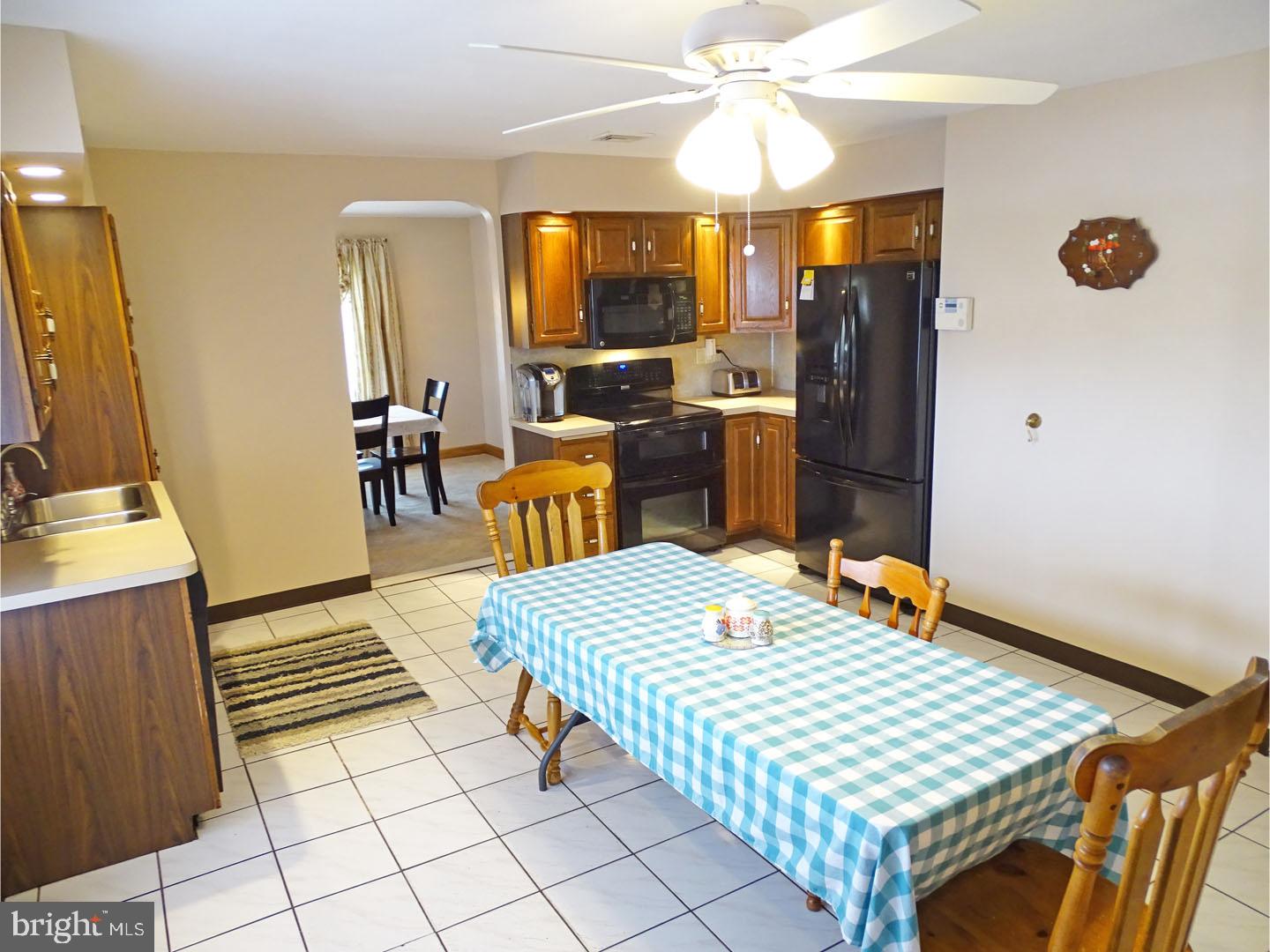 24 Idlewild Road Levittown, PA 19057 - Photo 4 of 24 Kitchen
