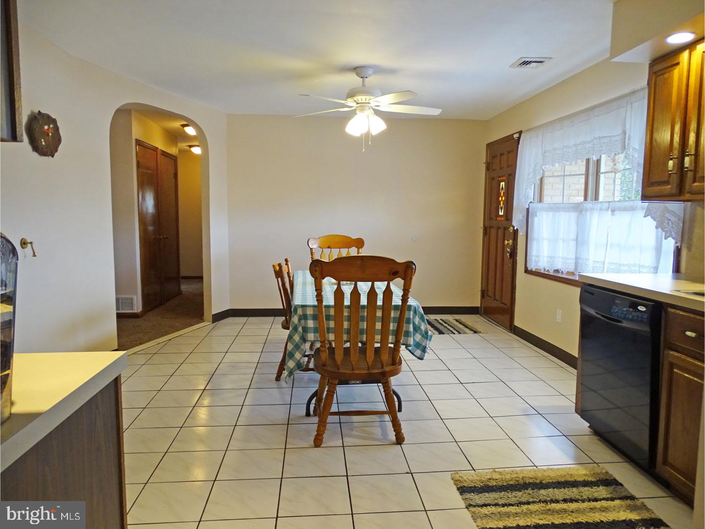 24 Idlewild Road Levittown, PA 19057 - Photo 5 of 24 Kitchen