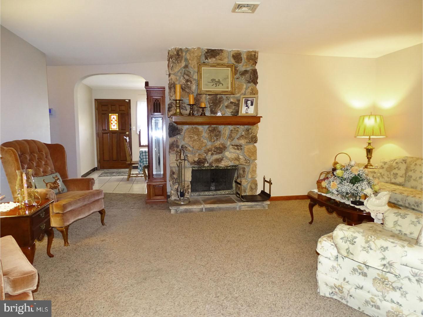 24 Idlewild Road Levittown, PA 19057 - Photo 8 of 24 Living Room