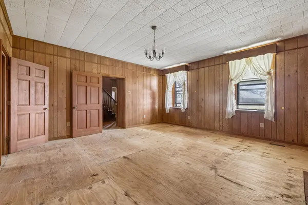 a view of a livingroom with a ceiling fan and window