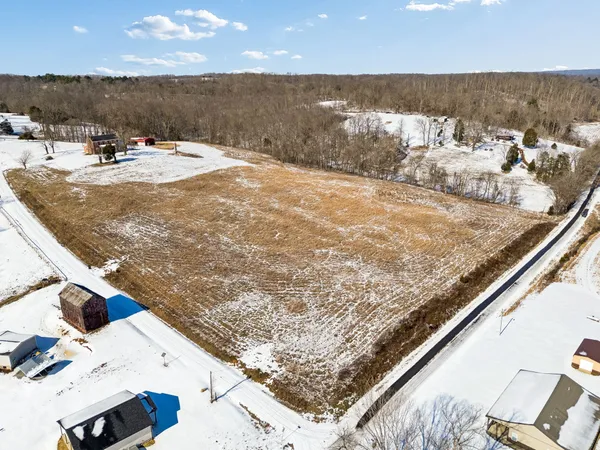 $490,000 | 857 Davenport Road, Cumberland City, TN 37050