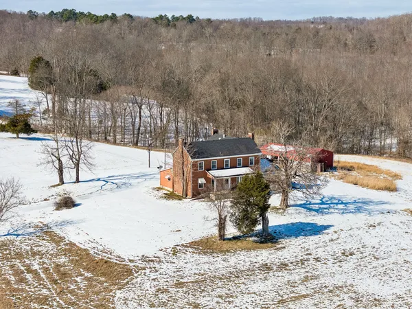 $490,000 | 857 Davenport Road, Cumberland City, TN 37050