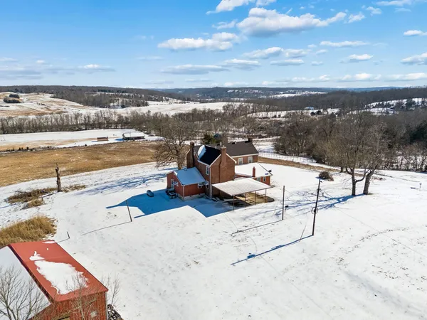 $490,000 | 857 Davenport Road, Cumberland City, TN 37050
