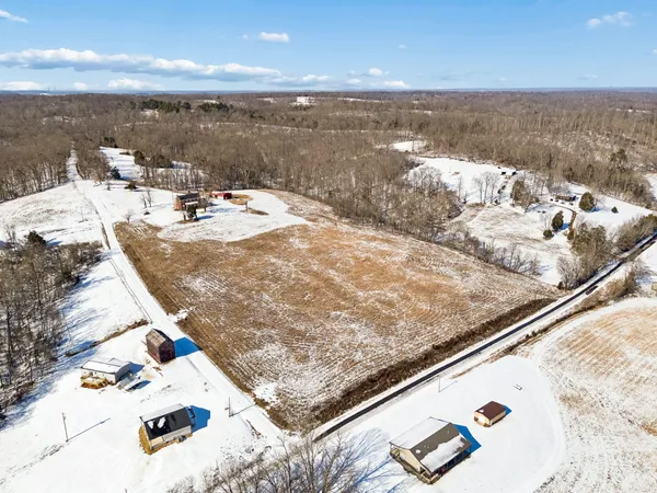 $490,000 | 857 Davenport Road, Cumberland City, TN 37050
