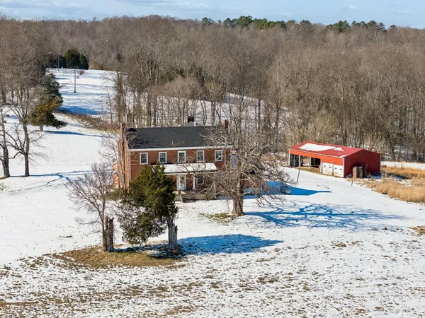 $490,000 | 857 Davenport Road, Cumberland City, TN 37050