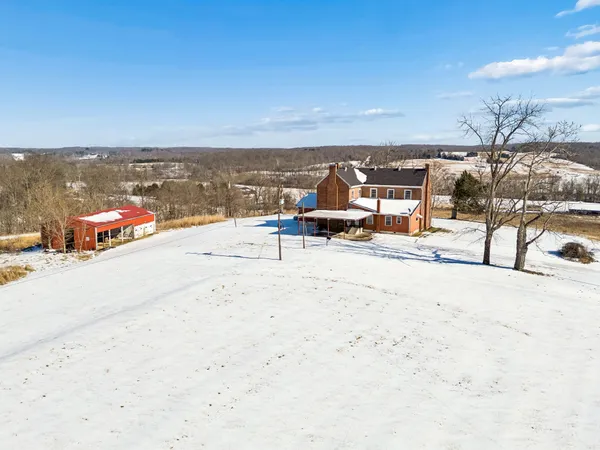 $490,000 | 857 Davenport Road, Cumberland City, TN 37050
