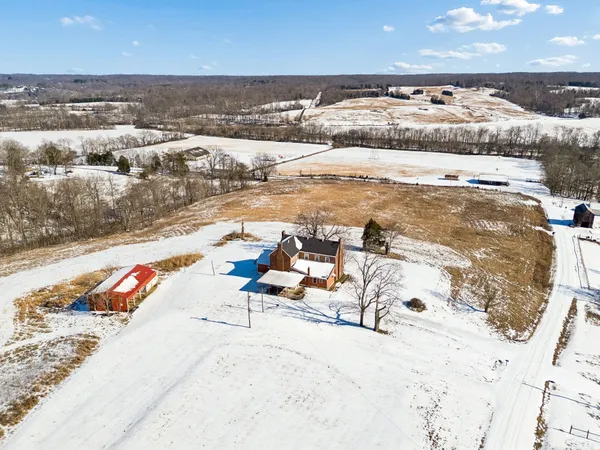 $490,000 | 857 Davenport Road, Cumberland City, TN 37050