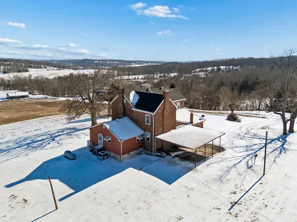 $490,000 | 857 Davenport Road, Cumberland City, TN 37050