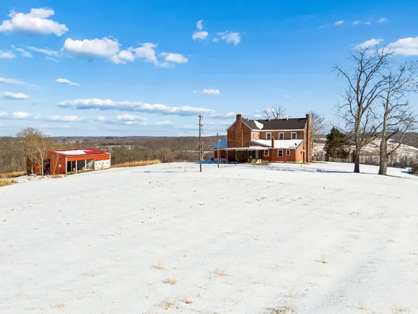 $490,000 | 857 Davenport Road, Cumberland City, TN 37050