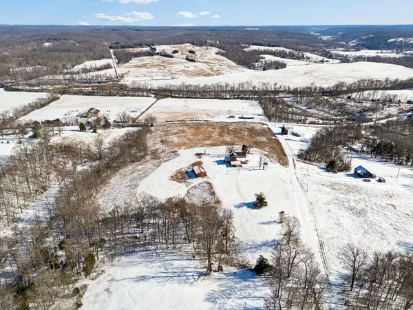 $490,000 | 857 Davenport Road, Cumberland City, TN 37050
