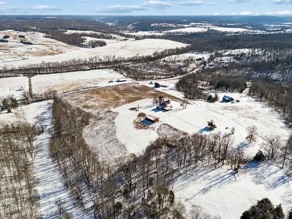 $490,000 | 857 Davenport Road, Cumberland City, TN 37050