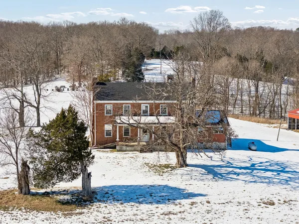 $490,000 | 857 Davenport Road, Cumberland City, TN 37050