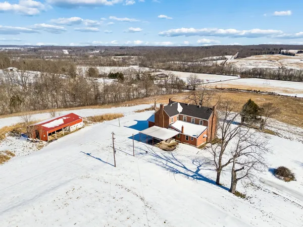 $490,000 | 857 Davenport Road, Cumberland City, TN 37050