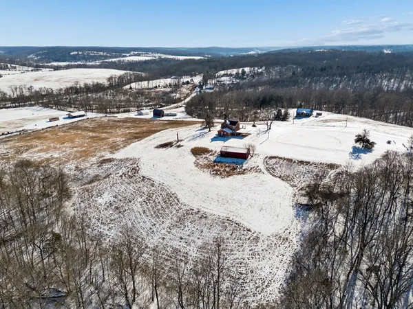 $490,000 | 857 Davenport Road, Cumberland City, TN 37050