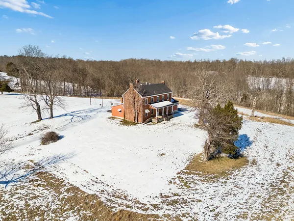 $490,000 | 857 Davenport Road, Cumberland City, TN 37050