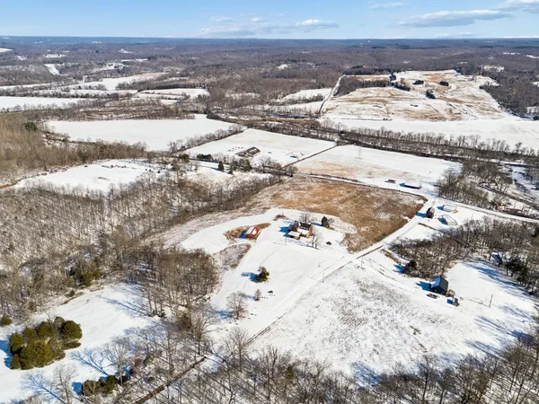 $490,000 | 857 Davenport Road, Cumberland City, TN 37050