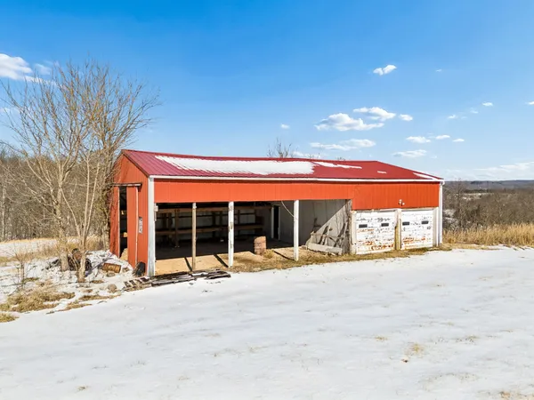 $490,000 | 857 Davenport Road, Cumberland City, TN 37050