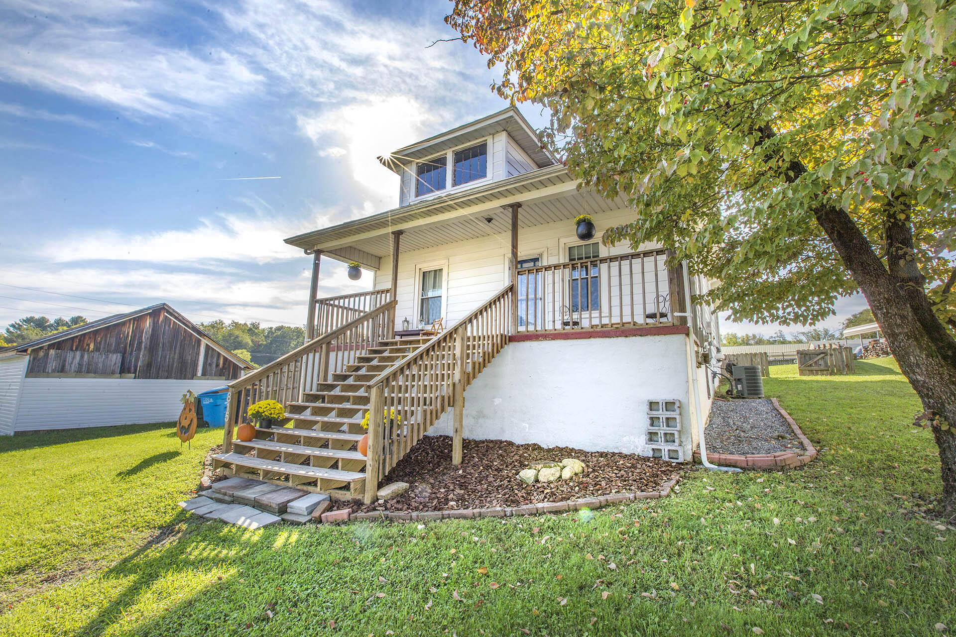 815 Liberty Road Northeast Roanoke, VA 24012 - Photo 20 of 20 New Steps on Front porch
