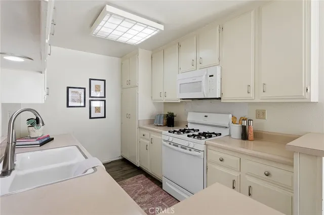 $565,000 | 6227 1/2 Randi Avenue, Woodland Hills, CA 91367